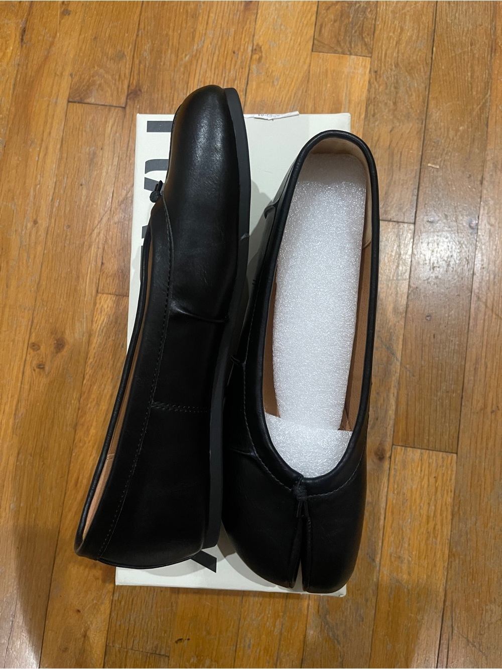 Raboesy Classic Black Leather Split-Toe Flats - Women - Picture 2 of 3